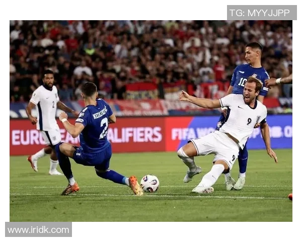 足球明星齐聚欧洲联赛展现风采激烈竞争引发全球关注与热议